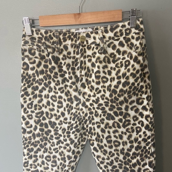 FRAME DENIM Ali Leopard Print High-Rise Cigarette Jeans - Picture 7 of 11